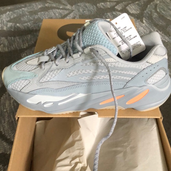 Adidas Yeezy - Picture 4 of 7